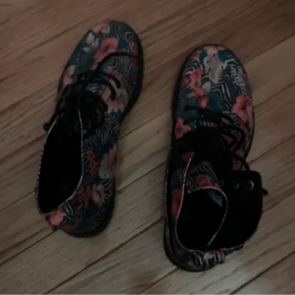 Volcom Printed Boots - Picture 2 of 3